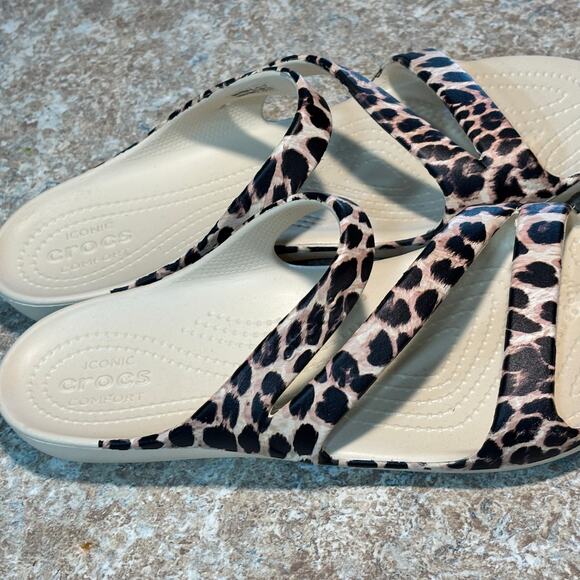 Crocs Women's Animal Print Kadee II Strappy Iconic Comfort Sandals Size 10 EUC - Picture 8 of 9